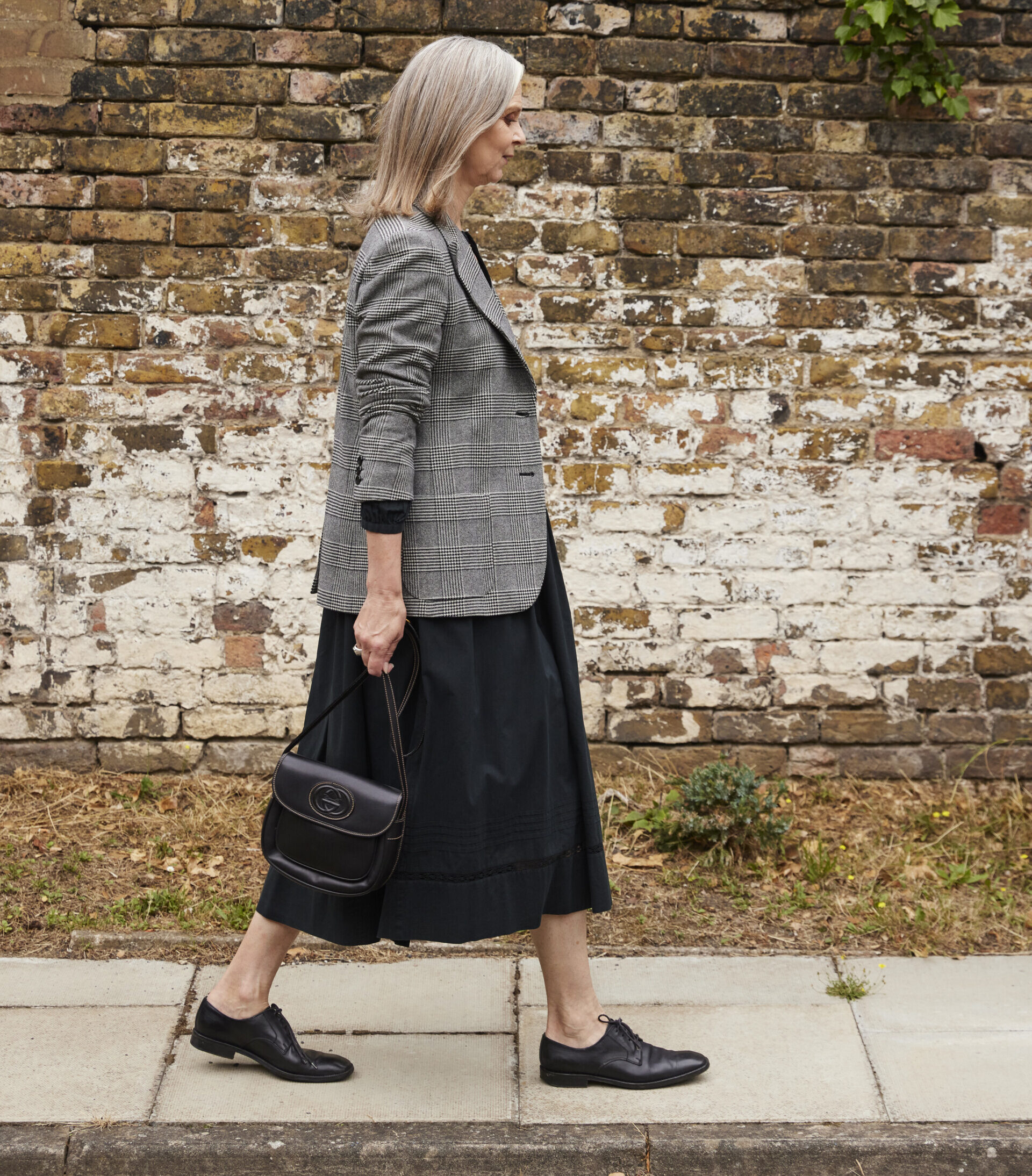 For '90s vibes, try a lug-sole shoe with wide-leg trousers.